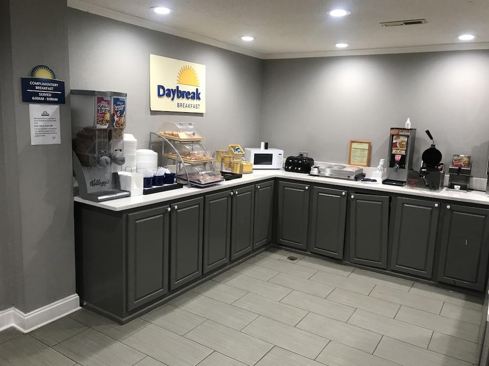 Days Inn & Suites By Wyndham Collierville Germantown Area Exteriör bild