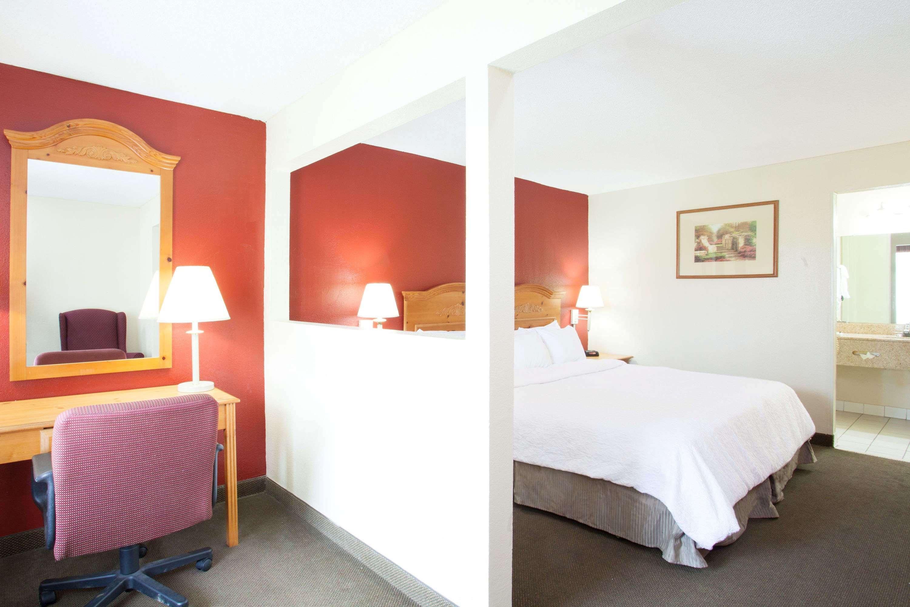 Days Inn & Suites By Wyndham Collierville Germantown Area Exteriör bild
