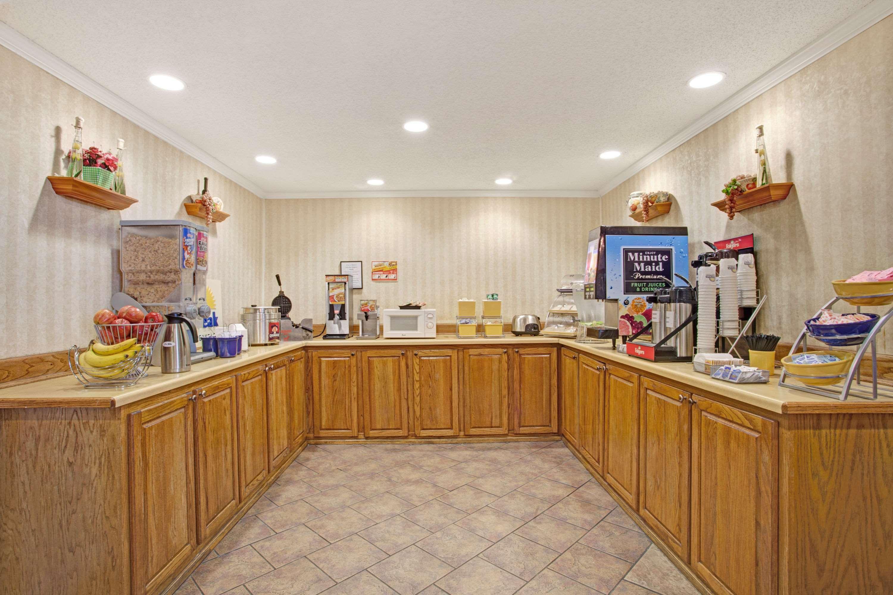 Days Inn & Suites By Wyndham Collierville Germantown Area Exteriör bild