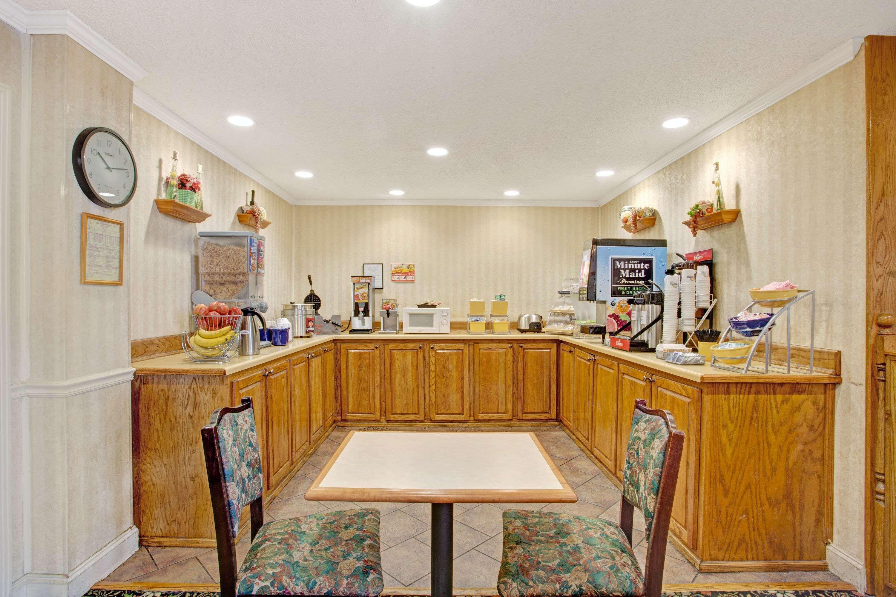 Days Inn & Suites By Wyndham Collierville Germantown Area Exteriör bild