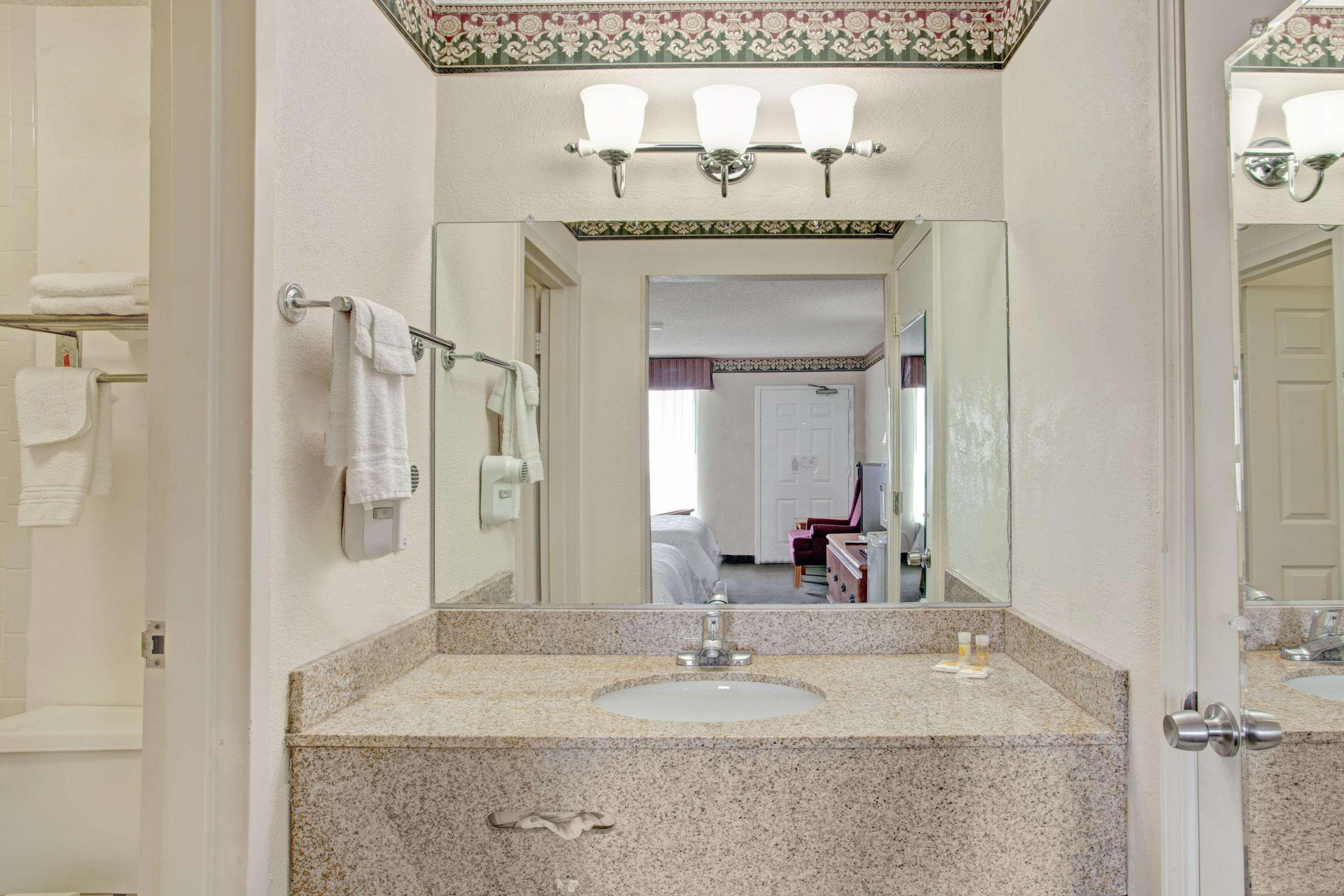 Days Inn & Suites By Wyndham Collierville Germantown Area Exteriör bild