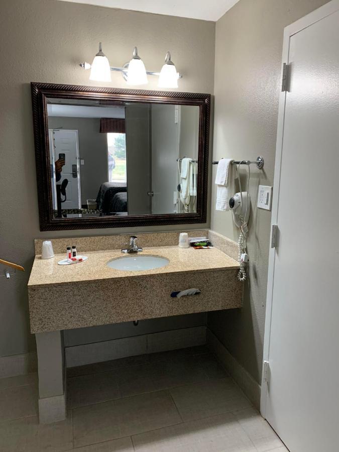 Days Inn & Suites By Wyndham Collierville Germantown Area Exteriör bild